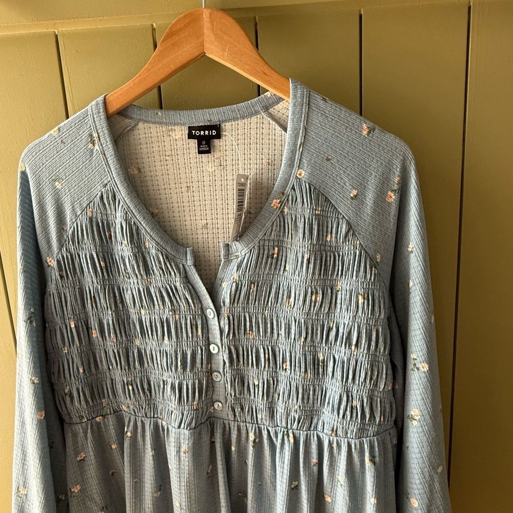 NWT Torrid Smocked Henley Babydoll Top | Mia Ditsy Floral Mountain Spring |Large - Picture 5 of 6